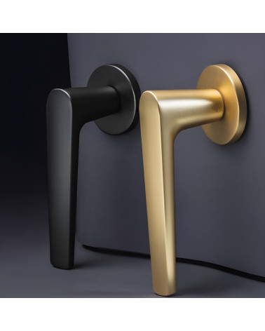 Maniglia per porta MILA maniglia design presentate verticalmente