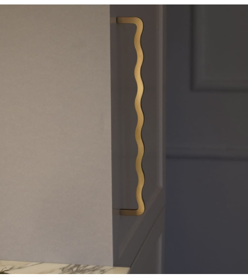 Maniglia Barra Asimmetrica in Ottone Massiccio – Design Moderno