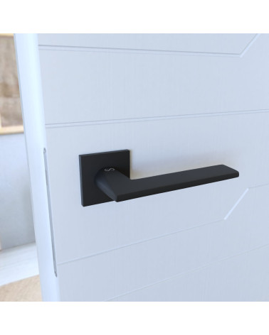 Maniglia per porta nera ARA design montata su una porta