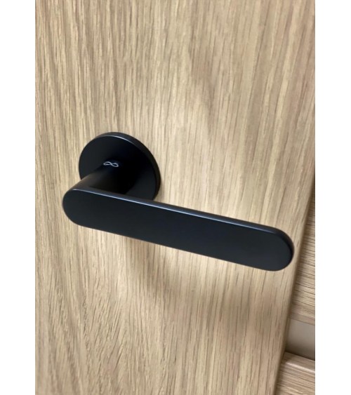 Maniglia per porta nera Line Vénus maniglia design