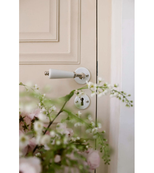 Maniglia per porta a cannone su rosetta bianca in porcellana - colore nichelato - maniglia design