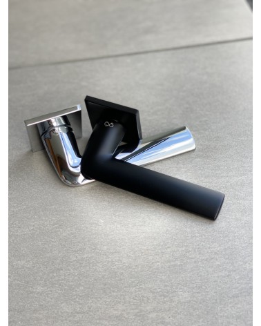 Maniglia per porta STINGER maniglia design con due colori