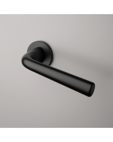 Maniglia per porta nera TULIPA porta interna design montata su una porta