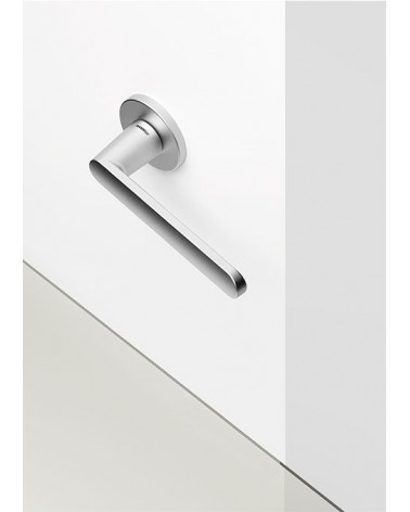 Maniglia porta cromo satinato Mandelli Zante maniglia design posata su una placca