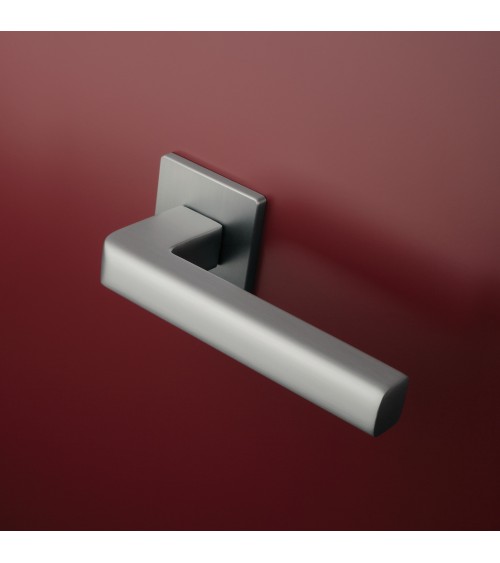 Maniglia per porta cromo satinato SALICE ferramenta design