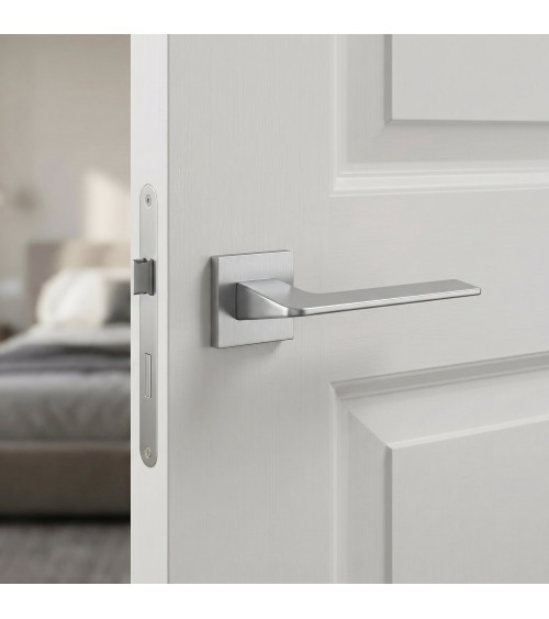 Maniglia per porta su placca quadrata OMA design