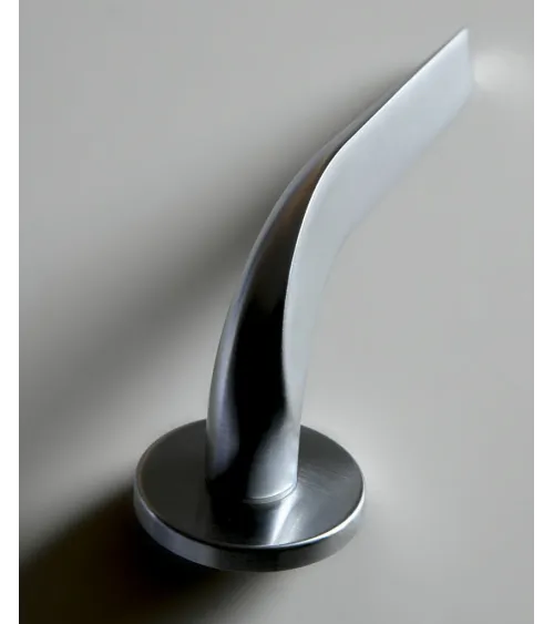 Maniglia per porta in ottone Mandelli Coupé design