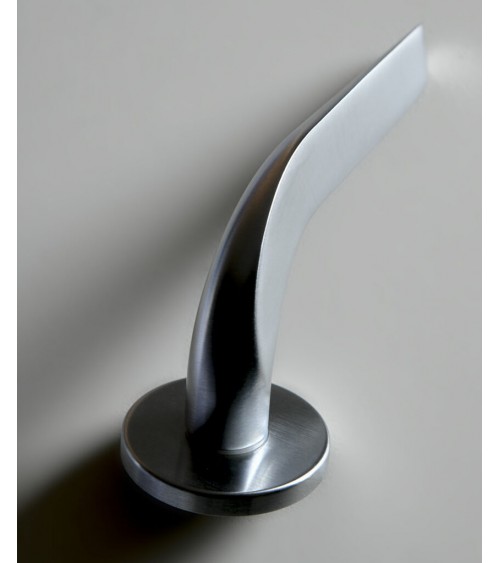 Maniglia per porta in ottone Mandelli Coupé design