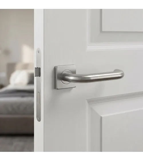 Maniglia per porta classica KVADRAT 1704