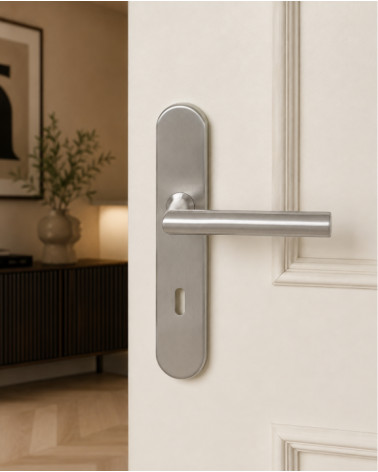 Maniglia per porta su placca 165 mm finitura inox spazzolato – modello Altesse