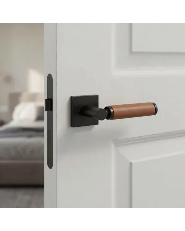 Maniglia per Porta in Ottone e Cuoio Chiaro | Eleganza Artigianale