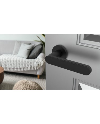 Maniglia per porta Moderna ALORA maniglia design vista dall'alto inclinata montata su una porta
