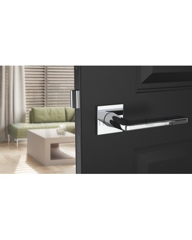 Maniglia per porta cromo lucido SETIA maniglia design vista frontale montata su una porta