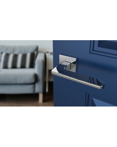 Maniglia per porta stile moderno YUKA maniglia design vista dall'alto inclinata montata su una porta