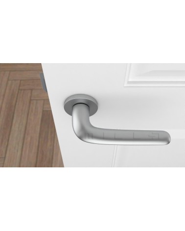 Maniglia per porta Cromo satinato AZALIA maniglia design vista dall'alto montata su una porta
