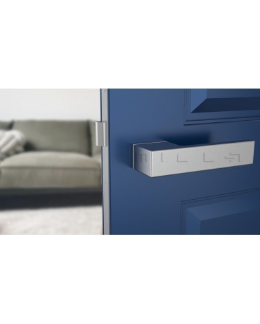 Maniglia per porta cromo satinato CARLINA maniglia design vista frontale montata su una porta