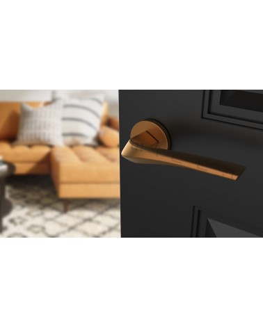 Maniglia porta rame DALIA maniglia design vista dall'alto inclinate montata su una porta