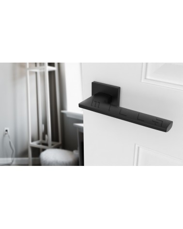 Maniglia per porta moderna LUNARIA design vista dall'alto inclinata montata su una porta