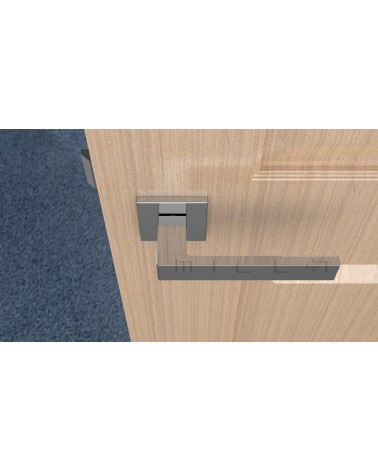 Maniglia per porta cromata lucida SULLA design vista dall'alto montata su una porta