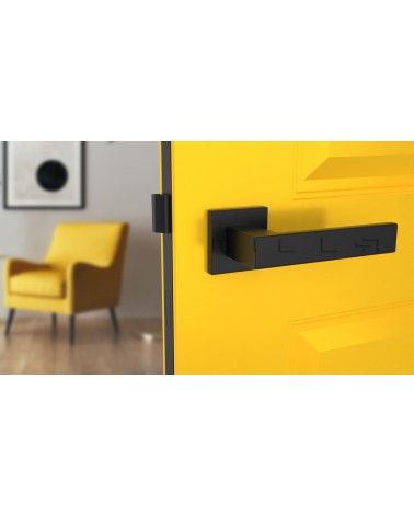 Maniglia per porta nera PINA maniglia design vista frontale montata su una porta
