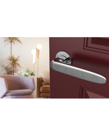 Maniglia per porta retro ROSA maniglia design vista dall'alto inclinata montata su una porta