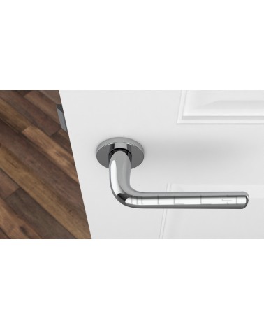 Maniglia per porta cromo lucido TULIPA porta interna design vista dall'alto montata su una porta