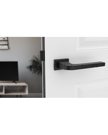 Maniglia per porta moderna ISMENA maniglia design vista frontale montata su una porta