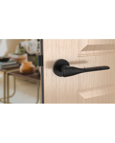 Maniglia per porta nera ORCHIDE maniglia design vista frontale montata su una porta