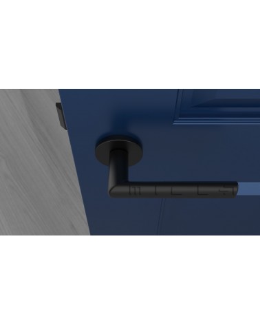 Maniglia per porta nera SILENA ferramenta design vista dall'alto montata su una porta