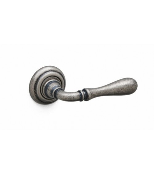 Maniglia per porta argento anticato Mandelli Gou maniglia design