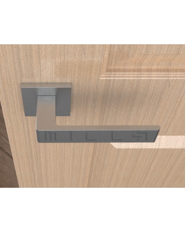 Maniglia per porta cromo spazzolato Apollo design vista dall'alto montata su una porta