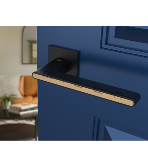 Maniglia per porta bicolore nera e dorata su placca quadrata - modello Ferrara - maniglia design