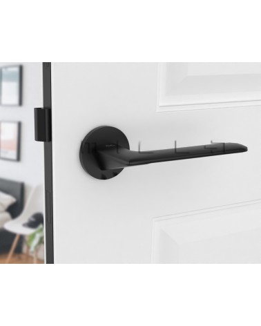 Maniglia per porta nera Line GIULIA maniglia design vista frontale montata su una porta