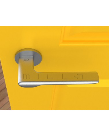 Maniglia per porta cromo spazzolato LIGNE design vista dall'alto montata su una porta