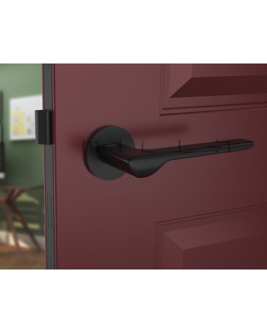 Maniglia per porta nera LIGNE design vista frontale montata su una porta