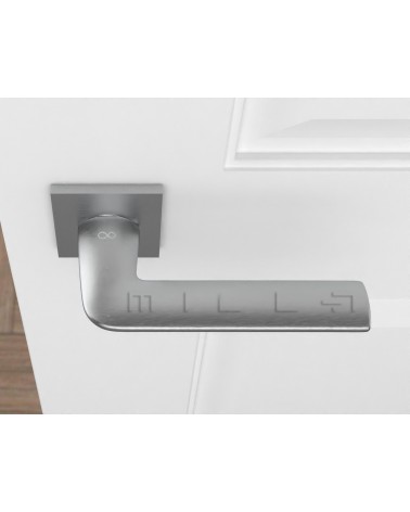 Maniglia per porta cromo spazzolato STINGER maniglia design vista dall'alto montata su una porta