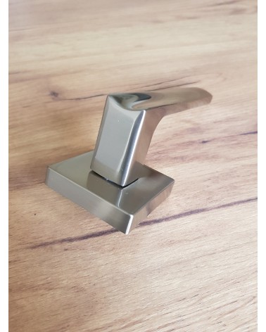 Maniglia per porta nichel satinato DIUNA maniglia design vista ingrandita sulla placca