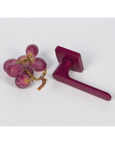 Maniglia per porta di colore Viola Bordeaux tramonto - Moon One Carré - maniglia design