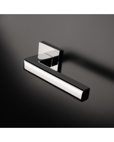 Maniglia per porta in zama SALICE maniglia design montata su una porta