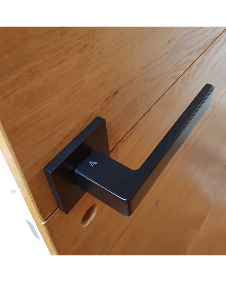 Maniglia per porta in zamak SULLA maniglia design montata su una porta motivo legno