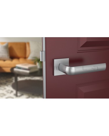 Maniglia per porta in zama MELA ferramenta design colore 2 vista frontale montata su una porta