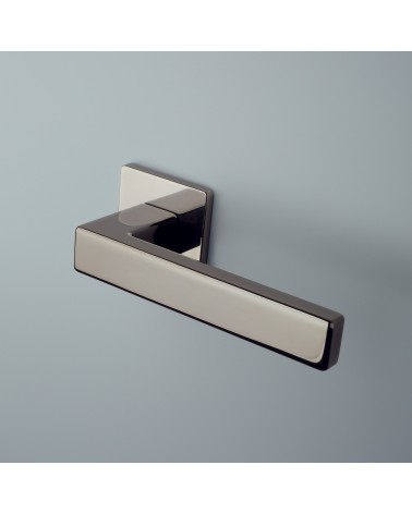 Maniglia per porta in zama TILLIA maniglia design montata su una porta