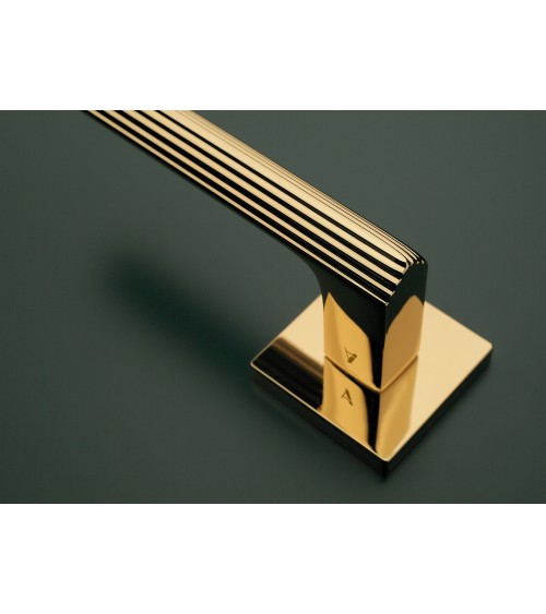 Maniglia per porta su placca quadrata LARICE maniglia design