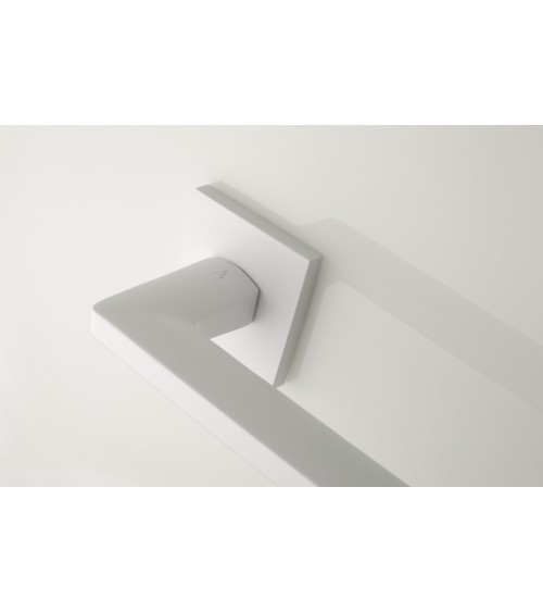 Maniglia per porta bianca PYROLA ferramenta design