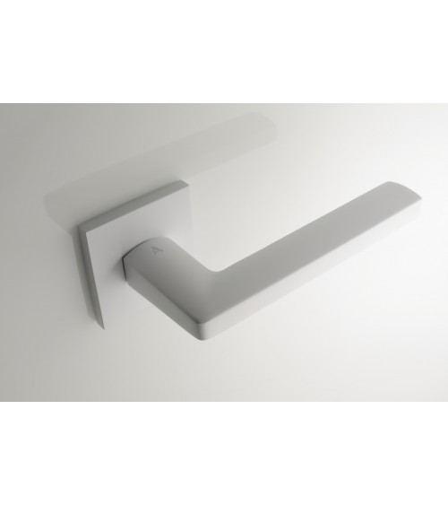 Maniglia per porta bianca PYROLA ferramenta design