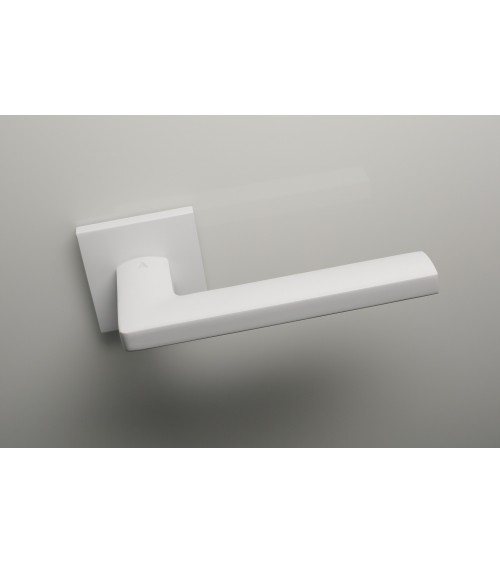 Maniglia per porta bianca PYROLA ferramenta design