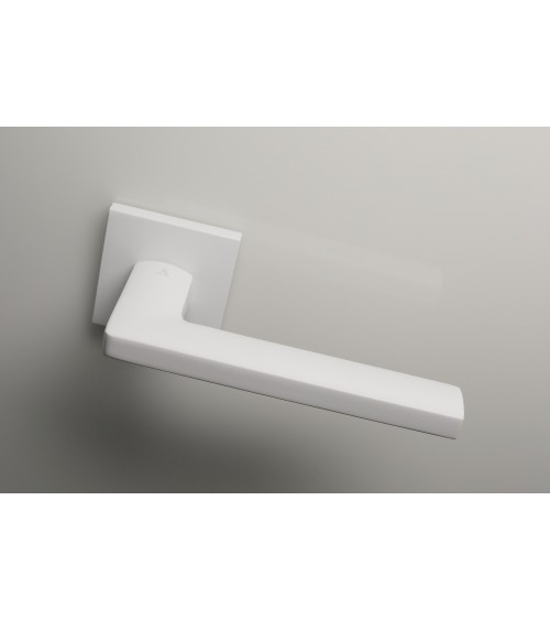 Maniglia per porta bianca PYROLA ferramenta design