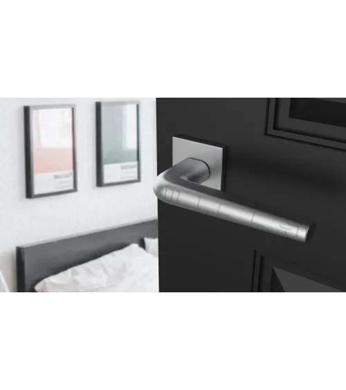 Maniglia per porta in cromo lucido su placca quadrata FUNKIA - maniglia design