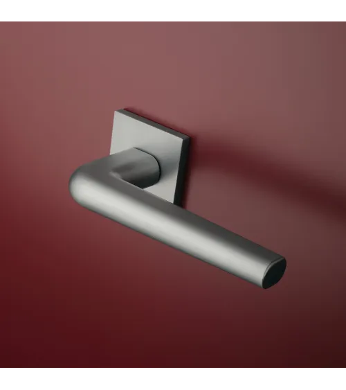 Maniglia per porta in cromo lucido su placca quadrata FUNKIA - maniglia design