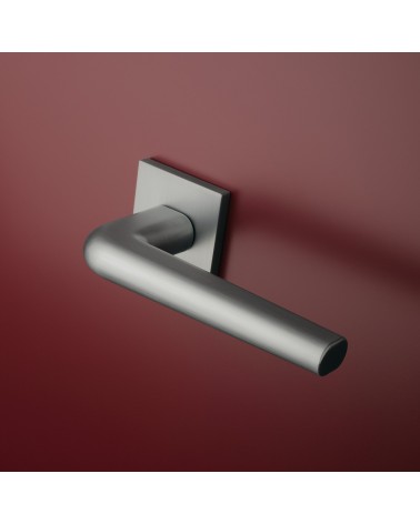 Maniglia per porta in cromo lucido su placca quadrata FUNKIA - maniglia design